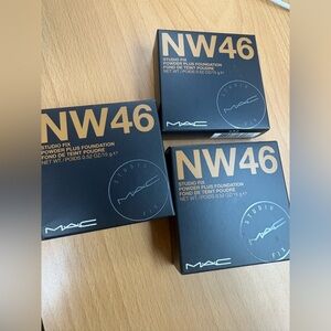 MAC Studio Fix Powder Plus Foundation NW46